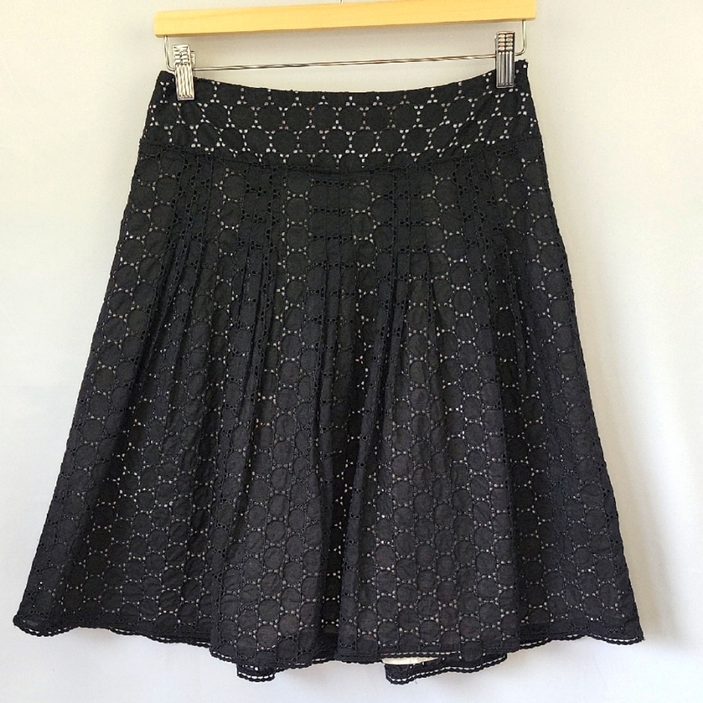 Ann Taylor Lace Overlay Skirt Black & White Size 2